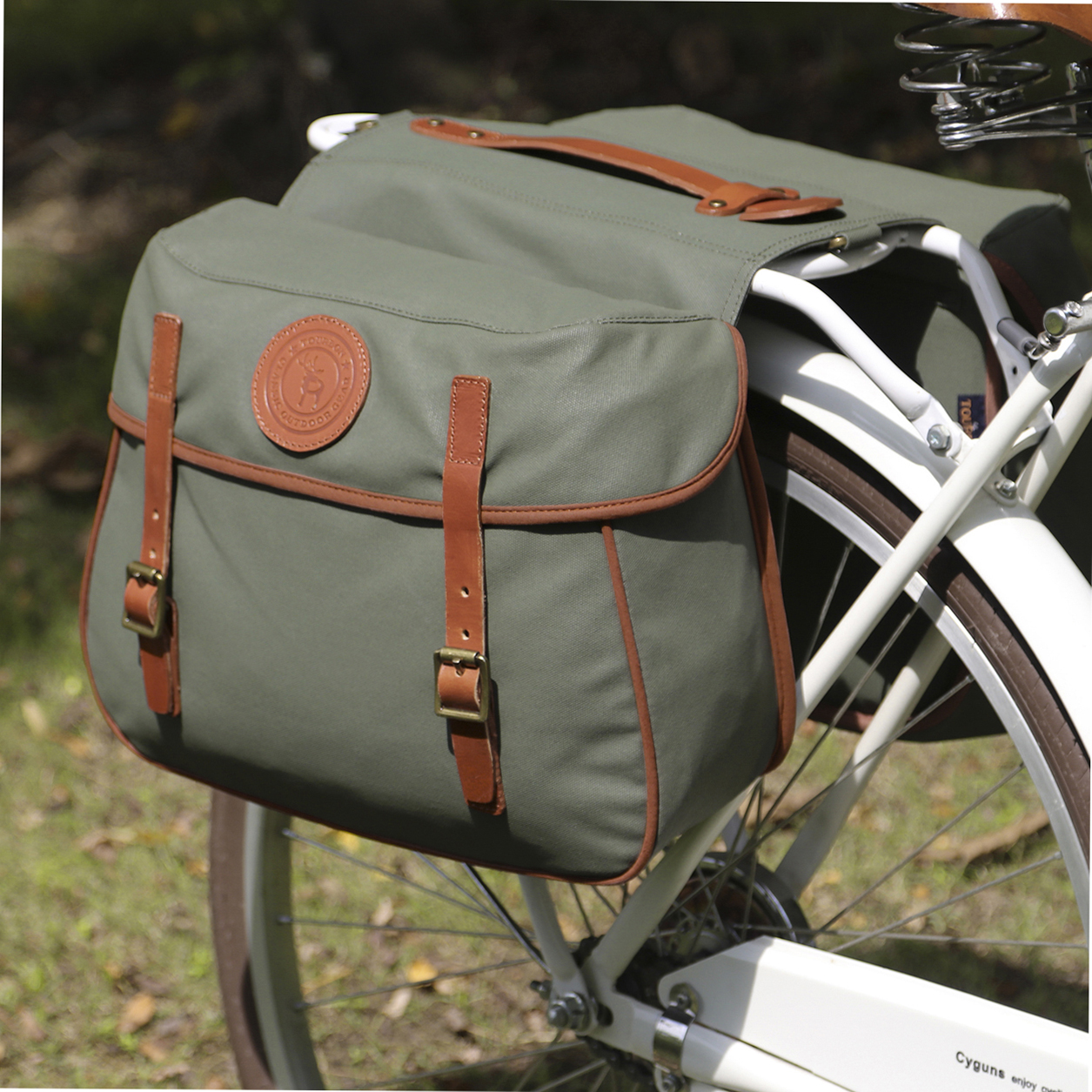 bicycle trunk bag with panniers