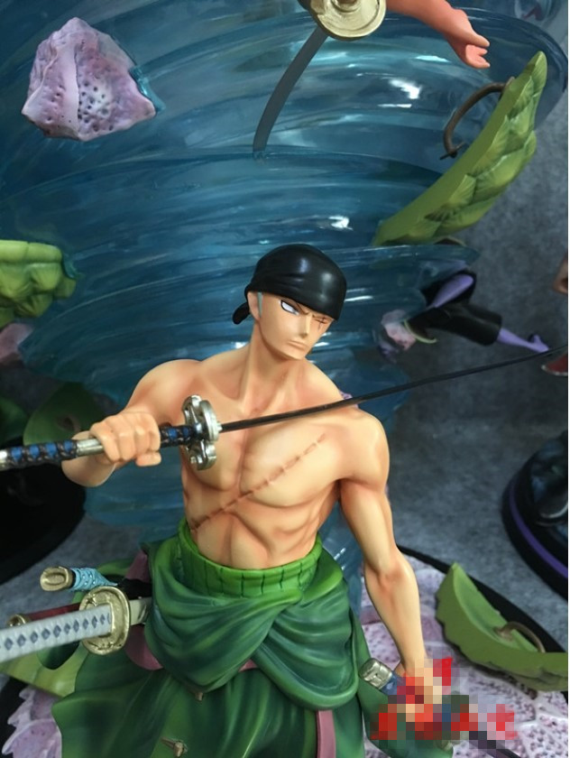 tsume zoro statue