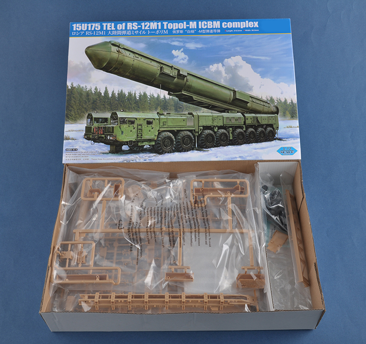 Hobby Boss 82952 1/72 Scale 15U175 TEL of RS-12M1 Topol-M