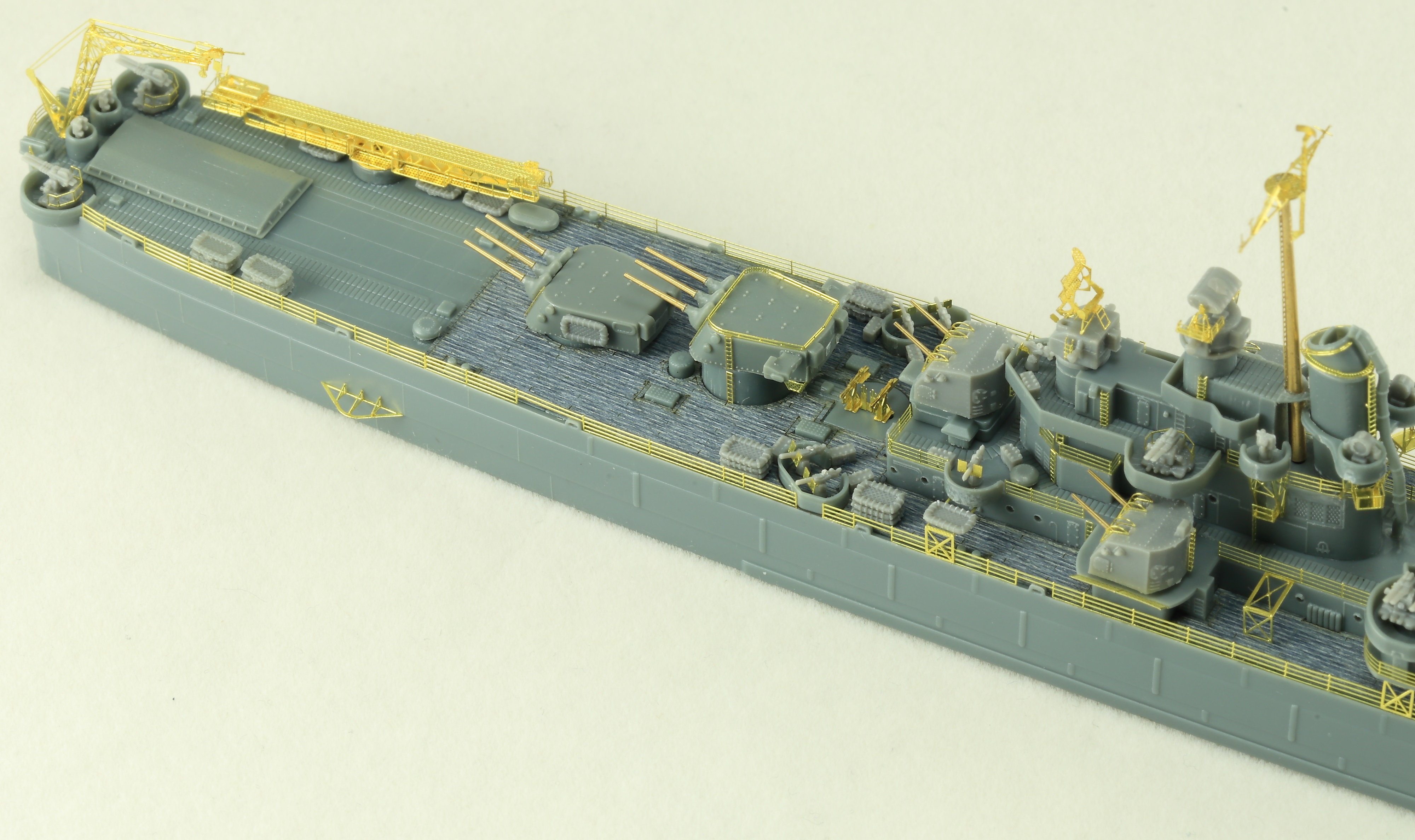 USS Cleveland CL-55 1/700模型キット s-l400.jpg
