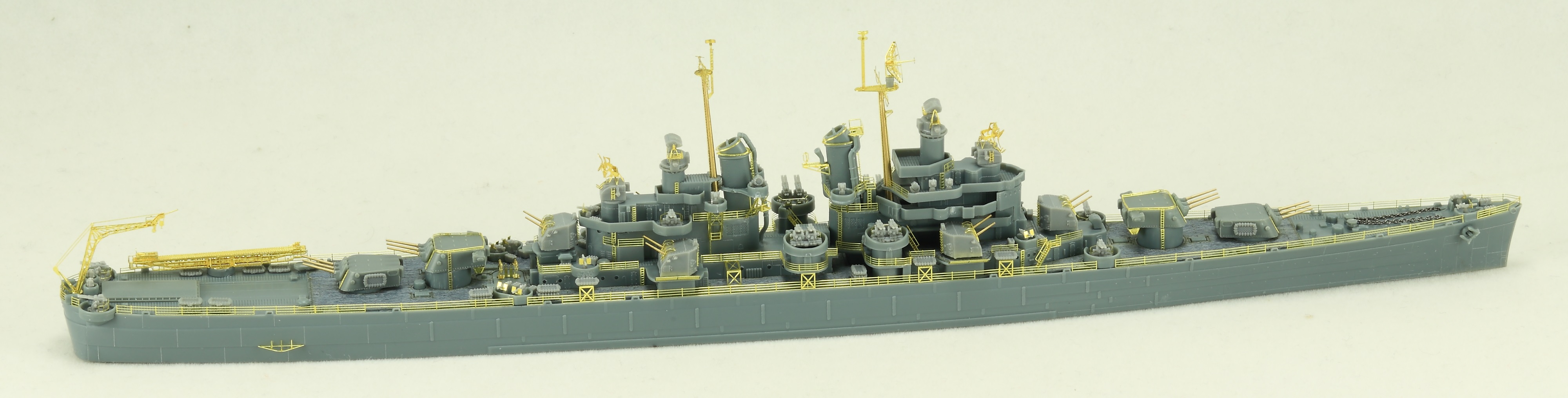 USS Cleveland CL-55 1/700模型キット US Navy Light Cruiser USS Cleveland CL-55 Deluxe Kit | HLJ.com