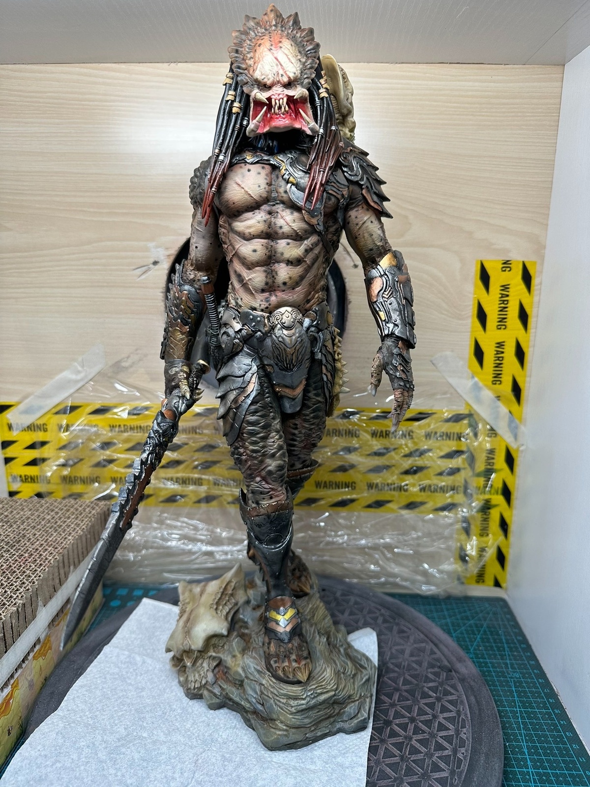 Narin Predator Statue Resin Figure Model Collectible Limited