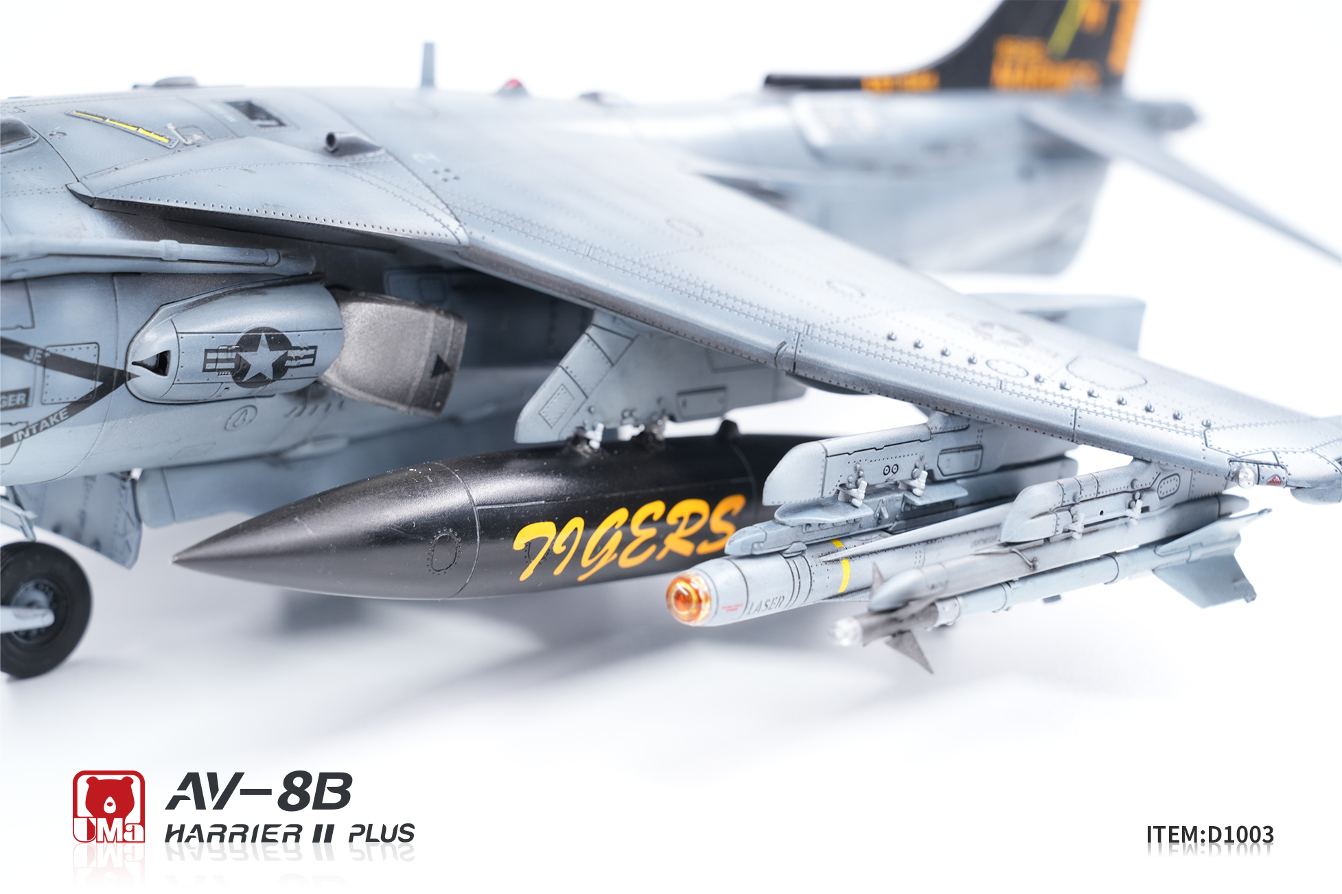 UMa Model D1003 1/48 AV-8B Harrier II PLUS Tiger Camouflage Attack