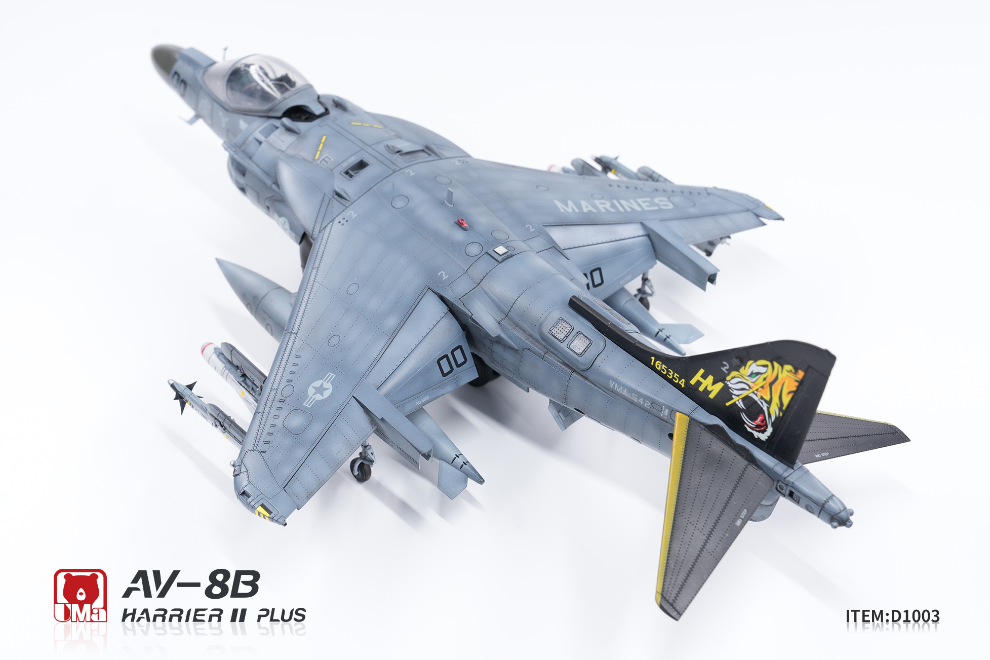 UMa Model D1003 1/48 AV-8B Harrier II PLUS Tiger Camouflage Attack