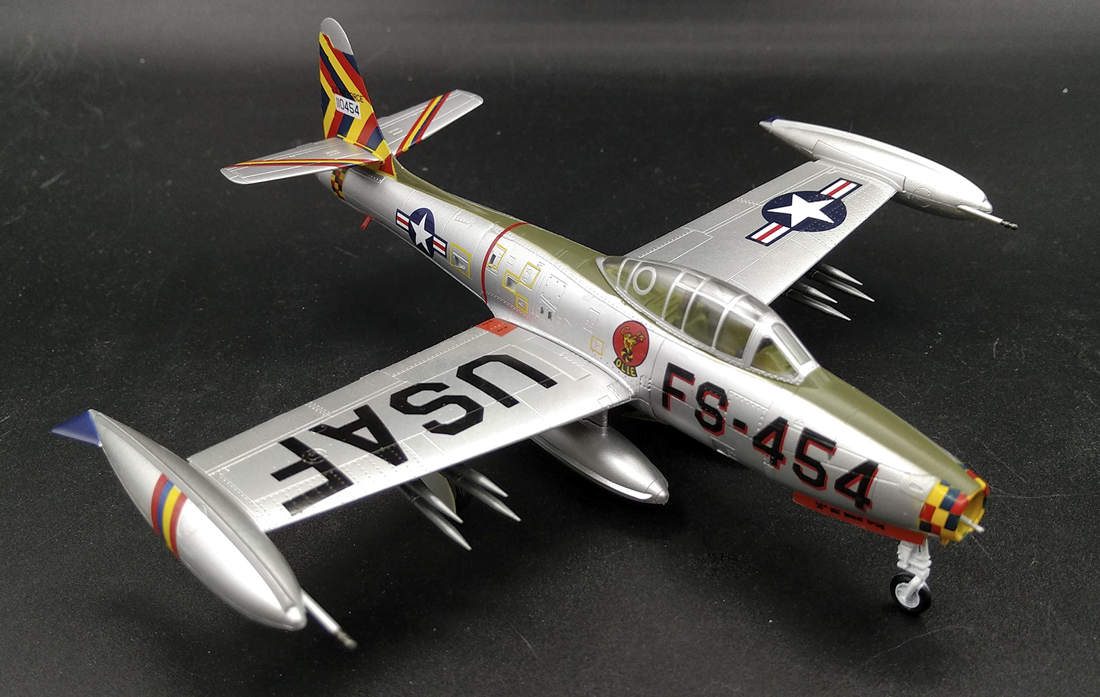 USA F-84G Four Queens/OLIE 1/72 aircraft finished plane Easy model non ...