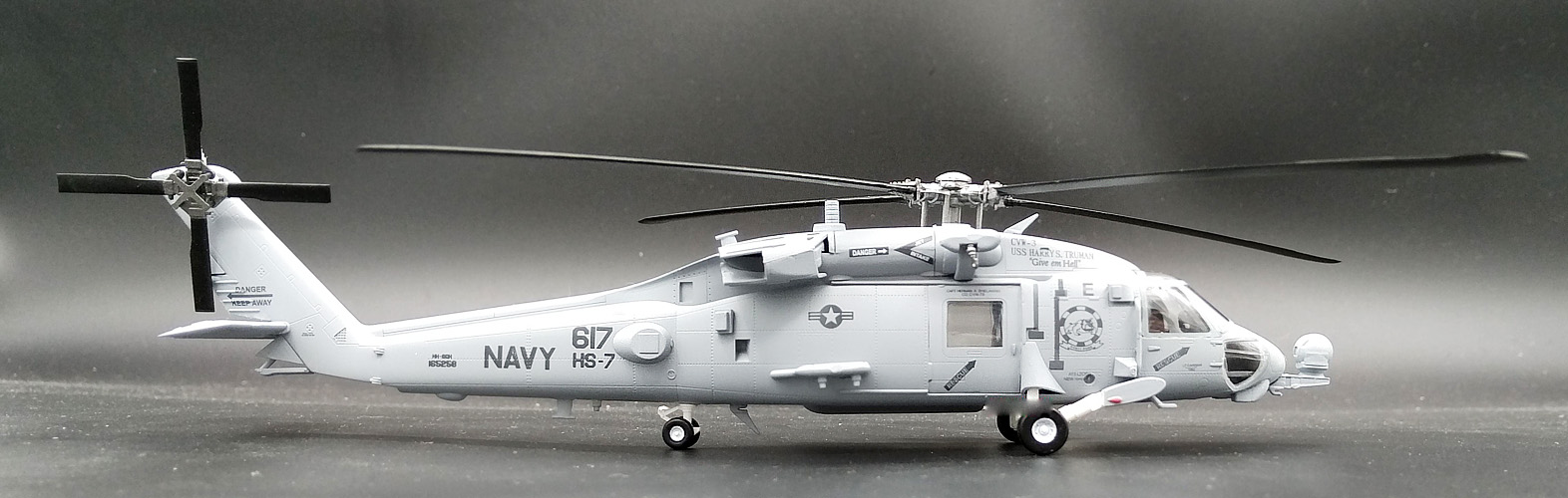 Hs-7 Dusty Dogs Sikorsky H-34 Model