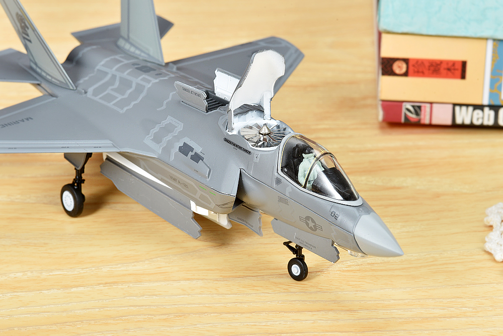 1/72 F-35B VMFA-121 \"Green Knights\" 完成品 AF1 F-35B VMFA-121 VK02 Green Knights 1/72 Diecast plane