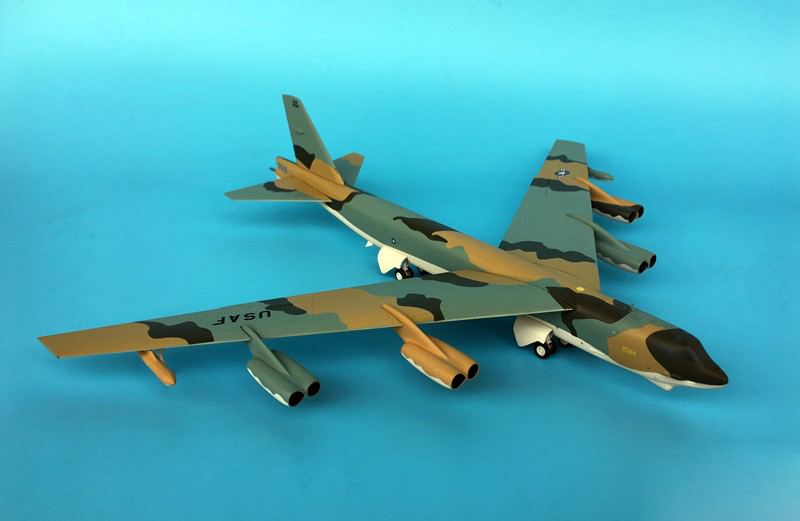 航空機・ヘリコプター 1/200 B-52H Stratofortress Herpa B-52H Stratofortress 1:200 Diecast Model - Herpa HE-557351