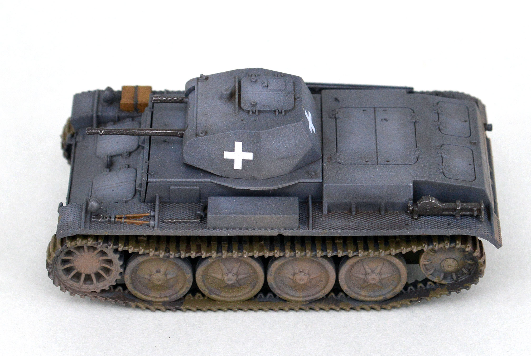 Toys WWII German Sd.Kfz.251/22 Ausf.d pak 40 half track FloZ 1/72