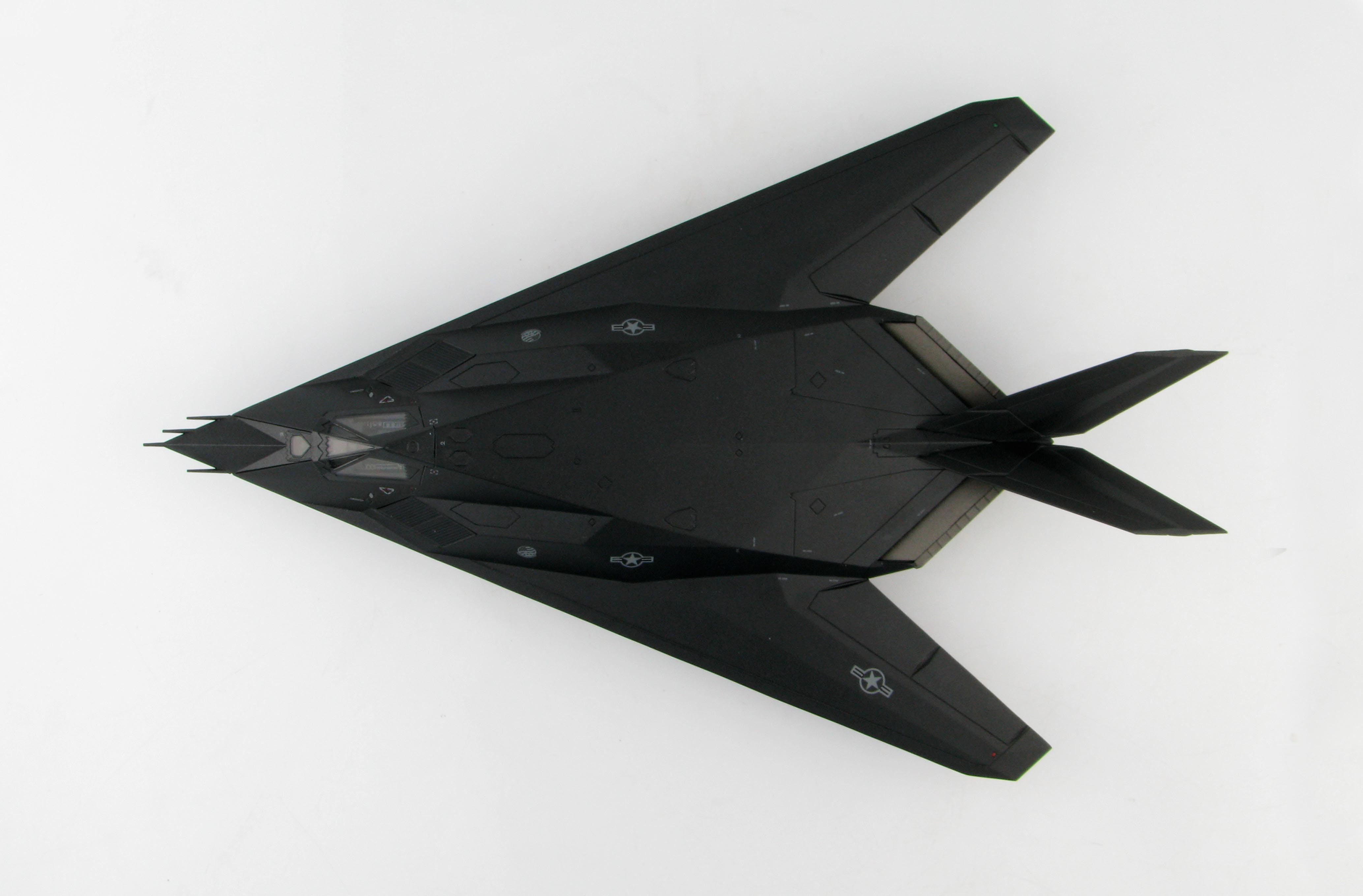 【未使用品】HOBBYMASTER F-117 NIGHTHAWK HA5811 F-117A 