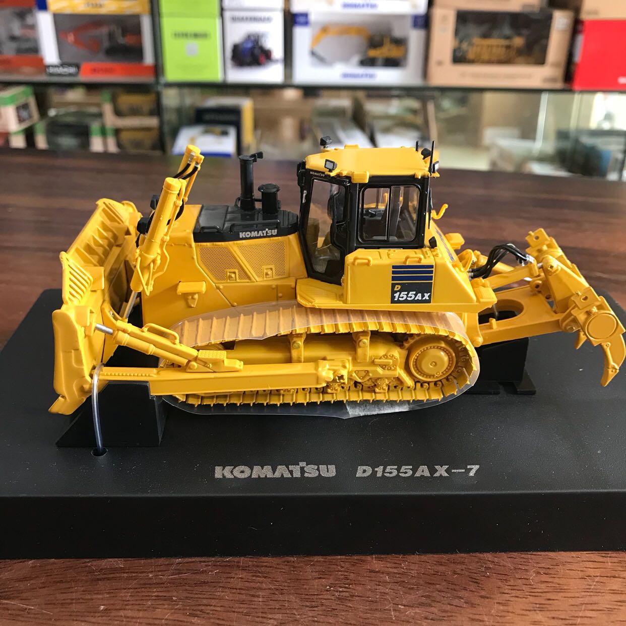 コマツ D155AX-8 ダイキャスト 1:64 Amazon.com: First Gear 1/64 Diecast Komatsu D155AX-8 Sigma