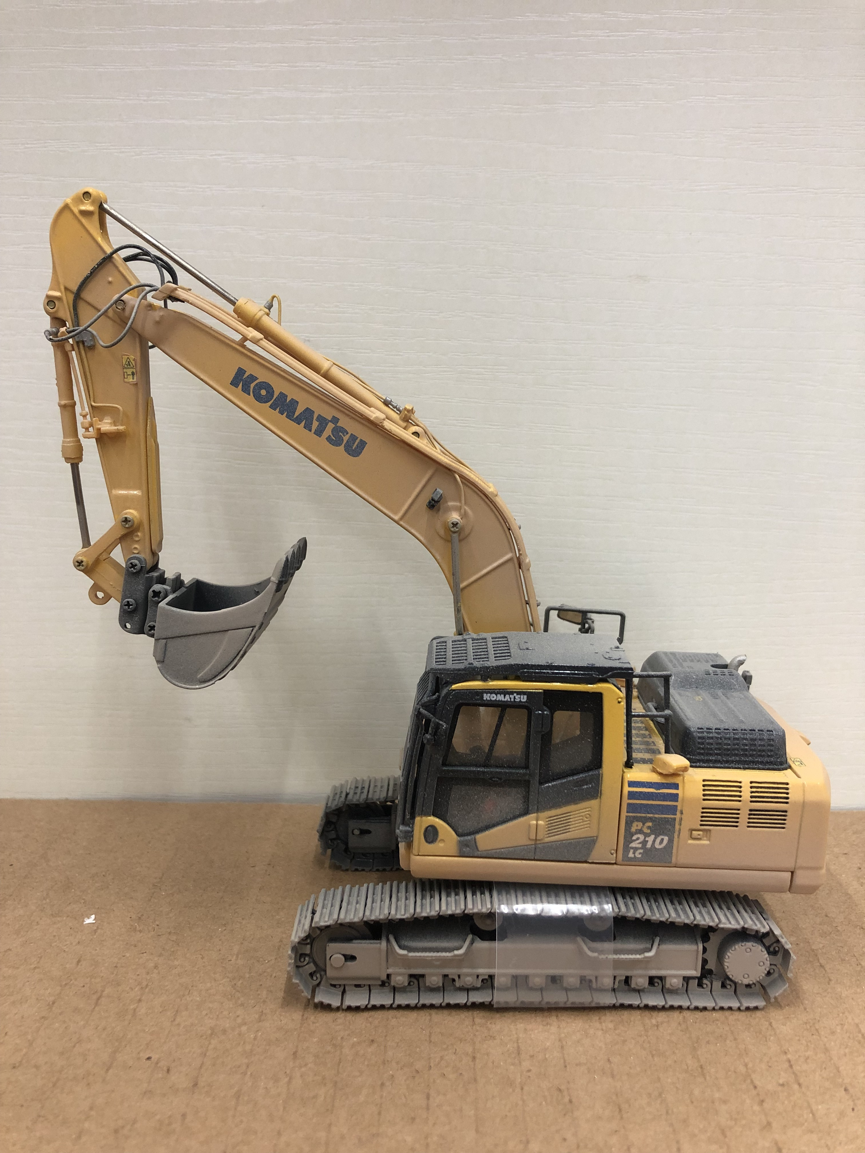 1/50 完成品 for Komatsu PC210LC-11 excavator UH 8122 ダイキャスト