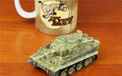 1/144 ドイツ6号戦車 キングタイガー 二色迷彩 展示中 in Museum