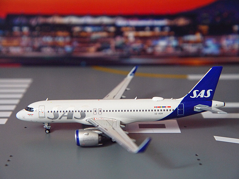SAS 航空機モデル 約30cm スタンド付き 3e421efc09f3f6eb.jpg