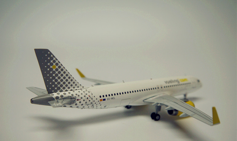 GeminiJets vueling for Airbus A320-200 EC-MEL 1/200 DIECAST