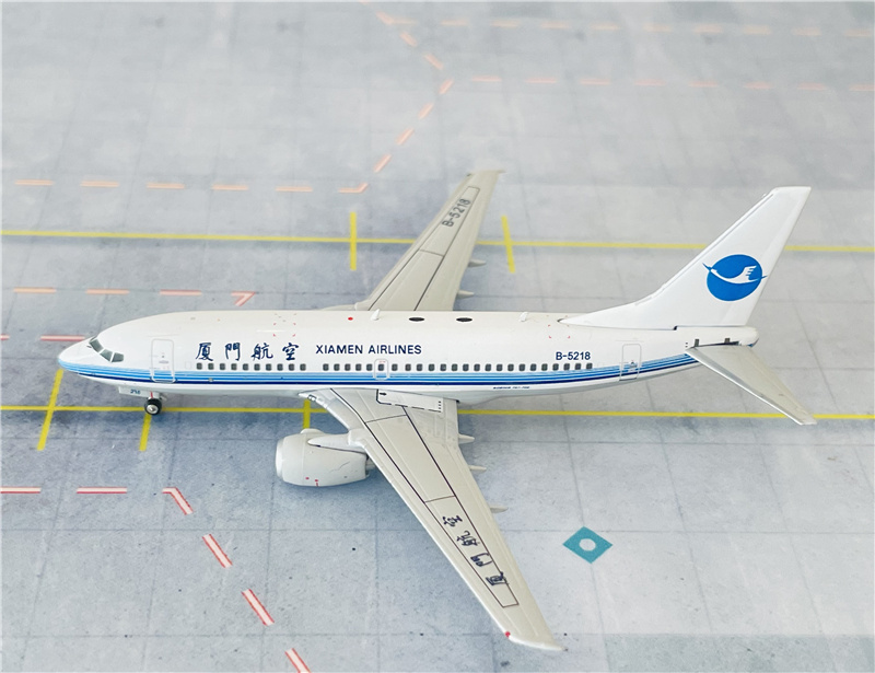 Phoenix Xiamen Airlines Boeing B737-700/w B-5218 1：400