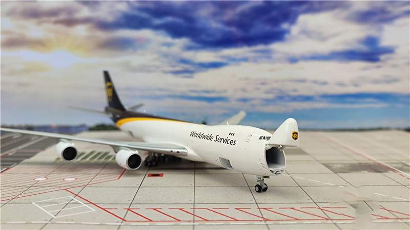 Gemini Jets UPS B747-8F 1/400 カーゴドア開閉可 Amazon.com: GeminiJets Worldwide Services for UPS for Boeing