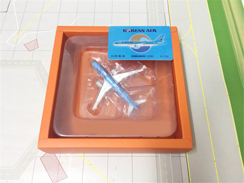 JC Wings Korean Air Bombardier CS300 HL7201 Limited Edition 1/400