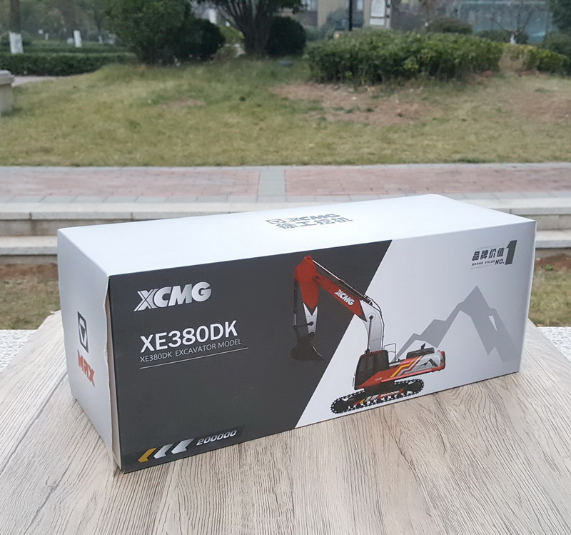 ミニカー 1/30 XCMG XE380DK 新塗装ショベルカー Amazon.com: XCMG XE380DK Excavator red and White 1/30