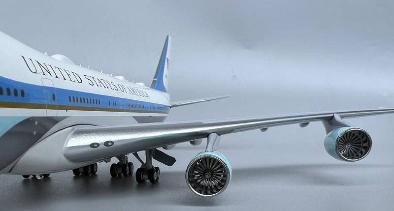 Boeing VC-32A 1/200 モデルプレーン s-l400.jpg