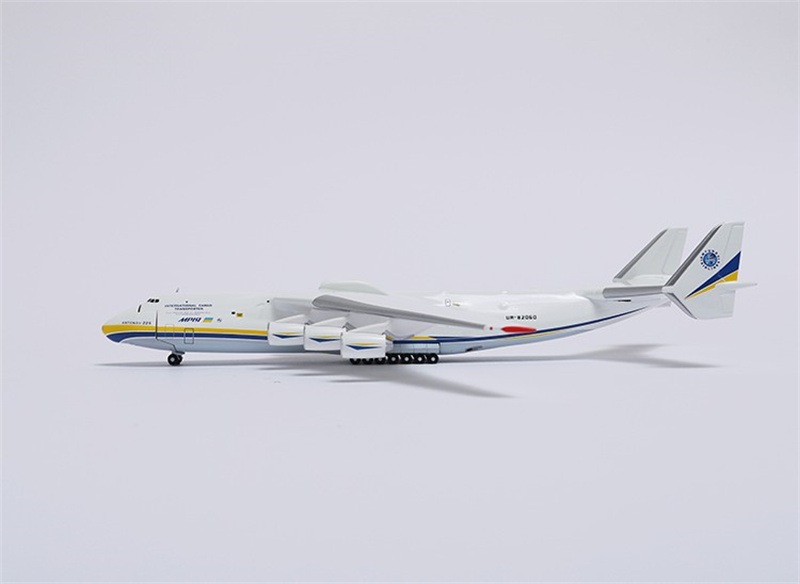 Blue Wings 1:400 ブラン アントノフ AN225 軍事輸送機 Blue wings Antonov AN-225 Mriya CCCP-82060 Interactive