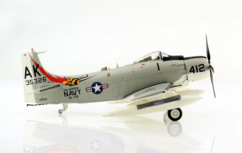 Amazon.co.jp: 1/144 A-1H スカイレイダー 1-A 第176攻撃飛行隊