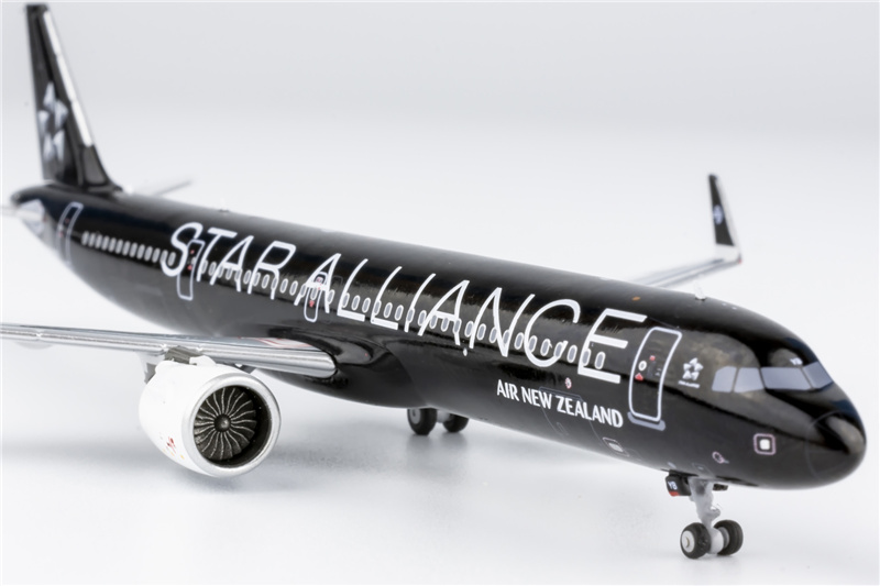 1/400 エバー航空 B16225 AIRBUS A321