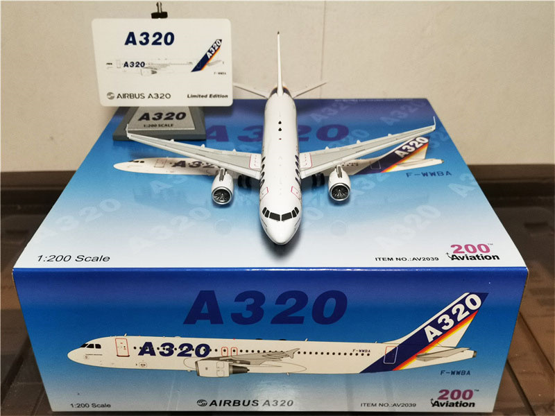 スターフライヤー　AIRBUS A320 1/200　SCALE JCwings Starflyer A320 Reg# JA01MC 1:200 Scale Item