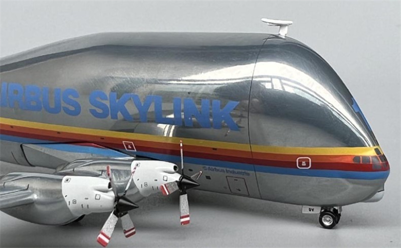 スーパーグッピー Aviationtag 金属色 Super Guppy Edition 1:400 Modell + Schlüsselanhänger