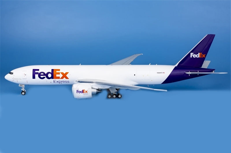 FedEx・Boeing777-200Fプラモデル s-l400.jpg