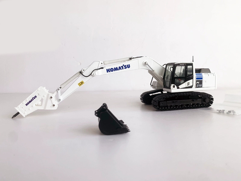 現品限り☆ KOMATSU PC210LC 1/50　アタッチメント付き Amazon.com: Universal Hobbies Komatsu PC210LC-11 with Hammer
