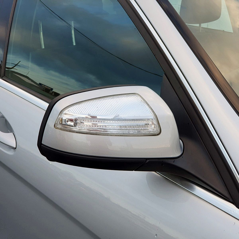 Right Side Mirror Turn Signal Light For Mercedes W204 C250 C300 C350 C63 - Yellow LED Assembly