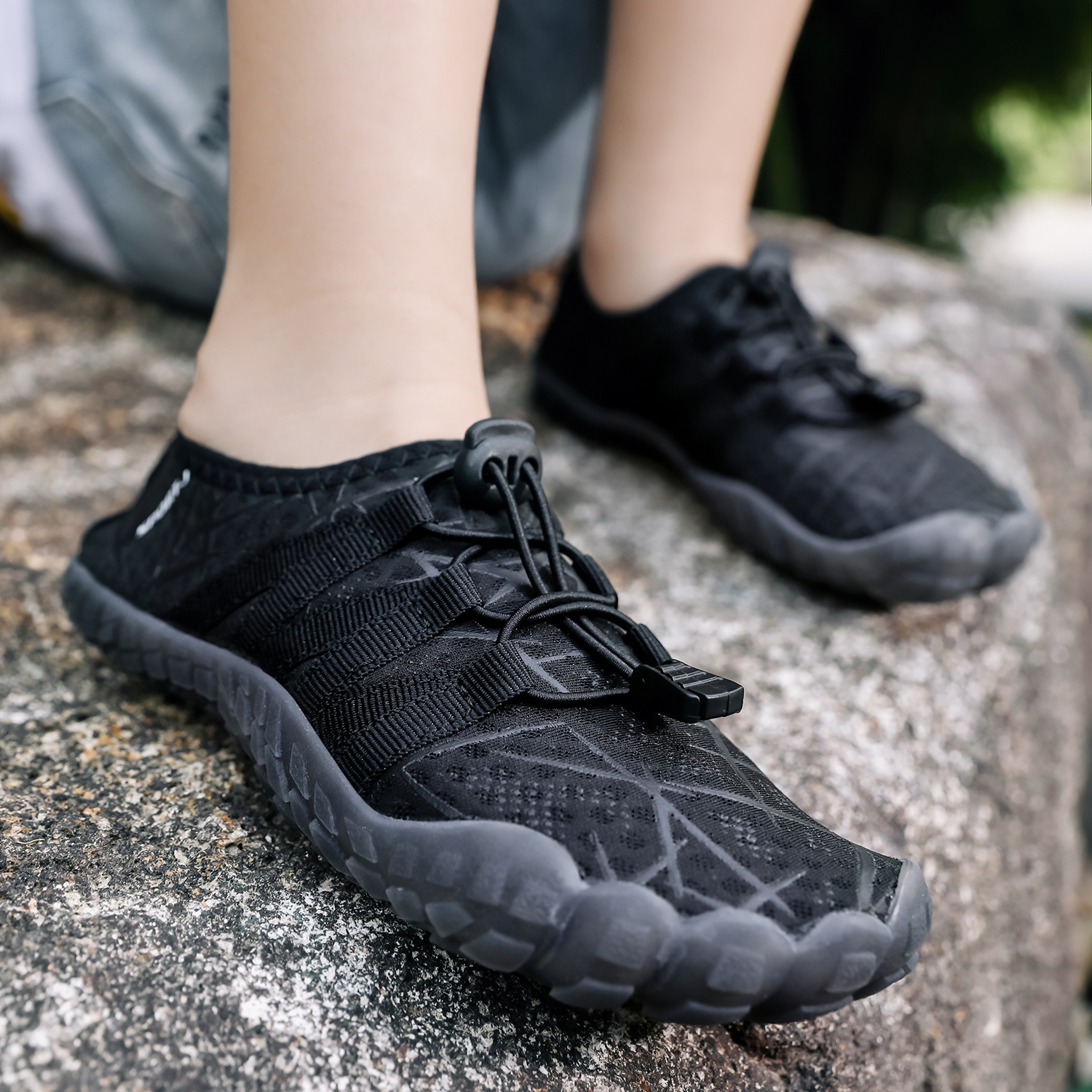 trail running shoes water drainage