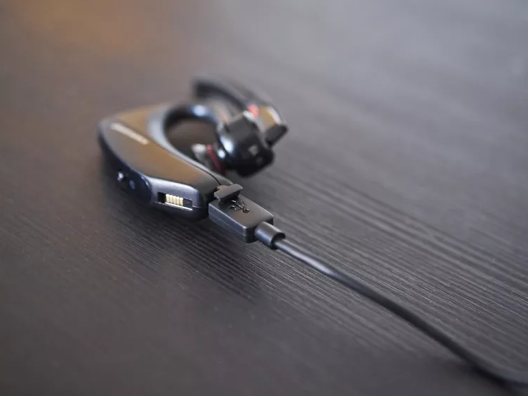 Plantronics Voyager 5200 Premium HD Bluetooth Ear Hooking Earbuds