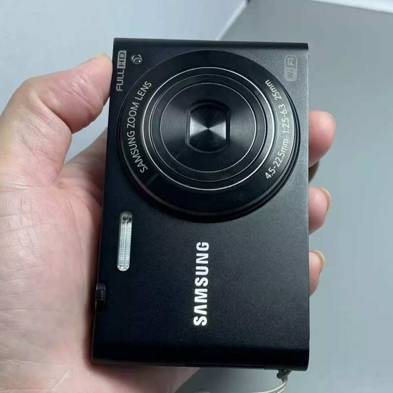Samsung MV900f 16 MP 5x Optical Zoom Flip-out Vlog Camera 90