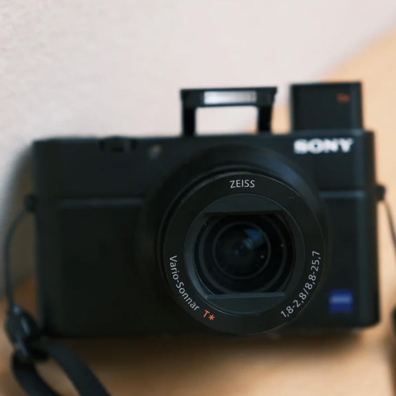 Sony Cyber-shot DSC-RX100M4 RX100 IV 20.1MP 2.9x Optical Zoom