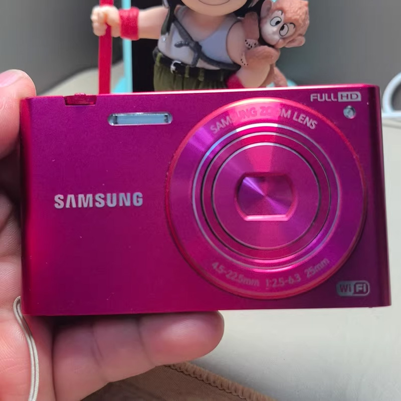 Samsung MV900f 16.1MP Auto Focus 1080pHD Video Recording