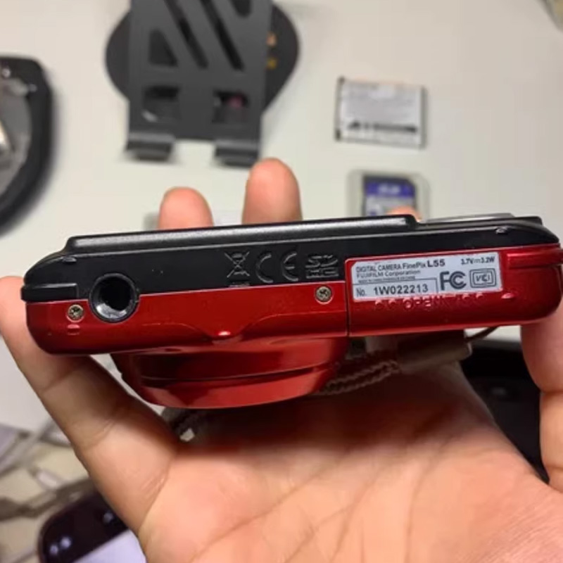 美品＊FUJIFILM FINEPIX L55 レッド Fujifilm FinePix L55 12.0MP Digital Camera - Red for sale