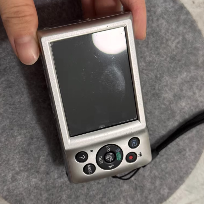 Canon IXUS 145 Digital Compact Camera silver Working 8x Optical
