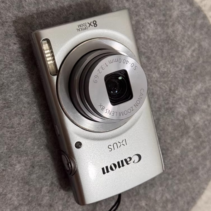 Canon IXUS 145 Digital Compact Camera silver Working 8x Optical