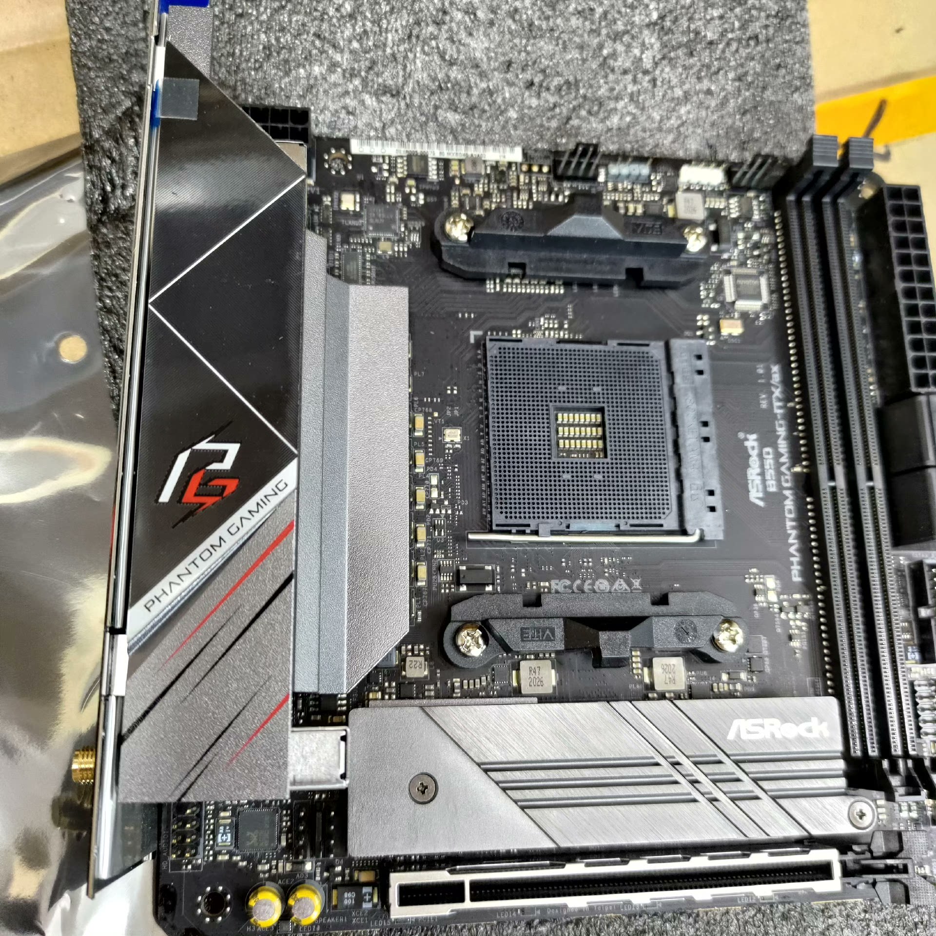 Asrock B550 PHANTOM GAMING-ITX 一部破損あり B550 Phantom Gaming