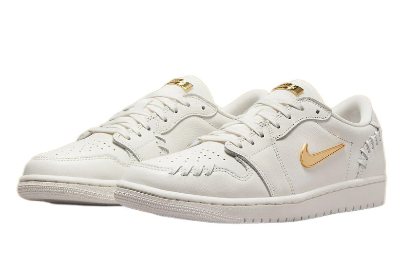 【専用】Women's AIR JORDAN 1 LOW SE gold Nike Women's Air Jordan 1 Low SE Shoes - White / Metallic