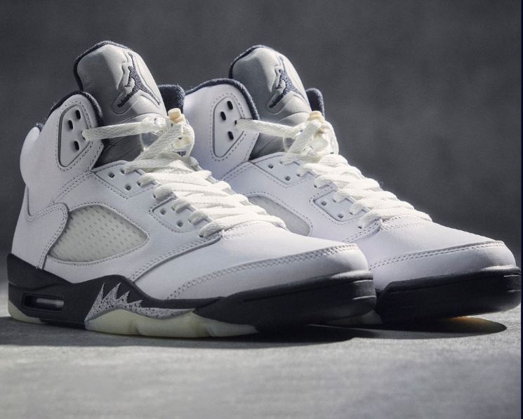 シューズ(男性用) Nike Air Jordan 5 Retro White and Black Nike Air Jordan 5 Retro 