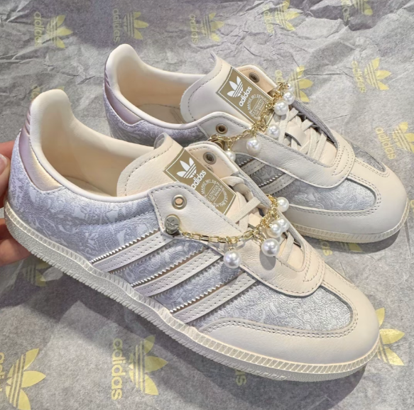 adidas SAMBA OG シルバー　25 adidas Samba OG Shoes - Silver | Free Shipping with adiClub