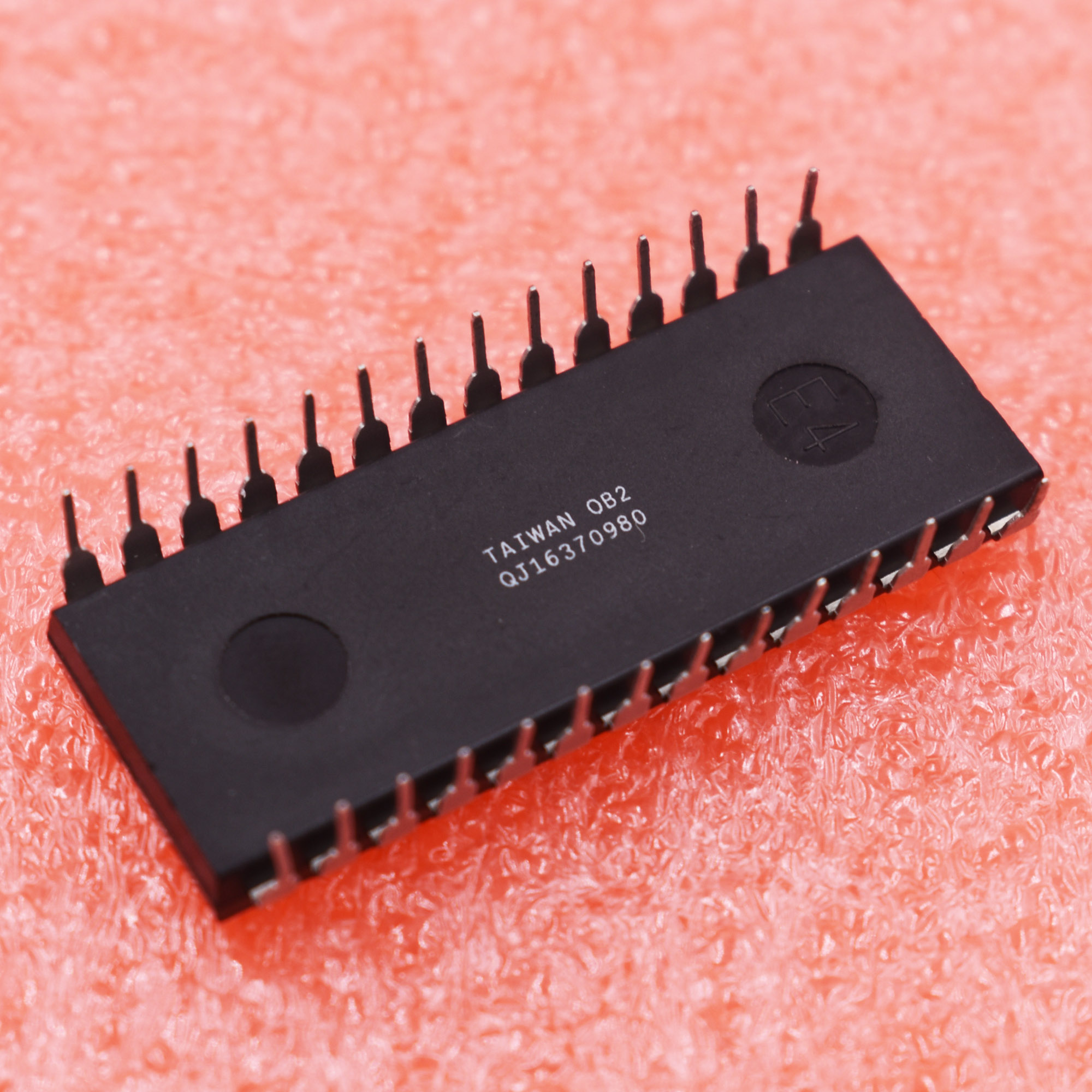 thumbnail interactive-video image 1 of New 5PCS W27E257-12 DIP-28 IC Chips – Industrial Grade, 6 Months Warranty, DIP Switch Compatible 1 of 2