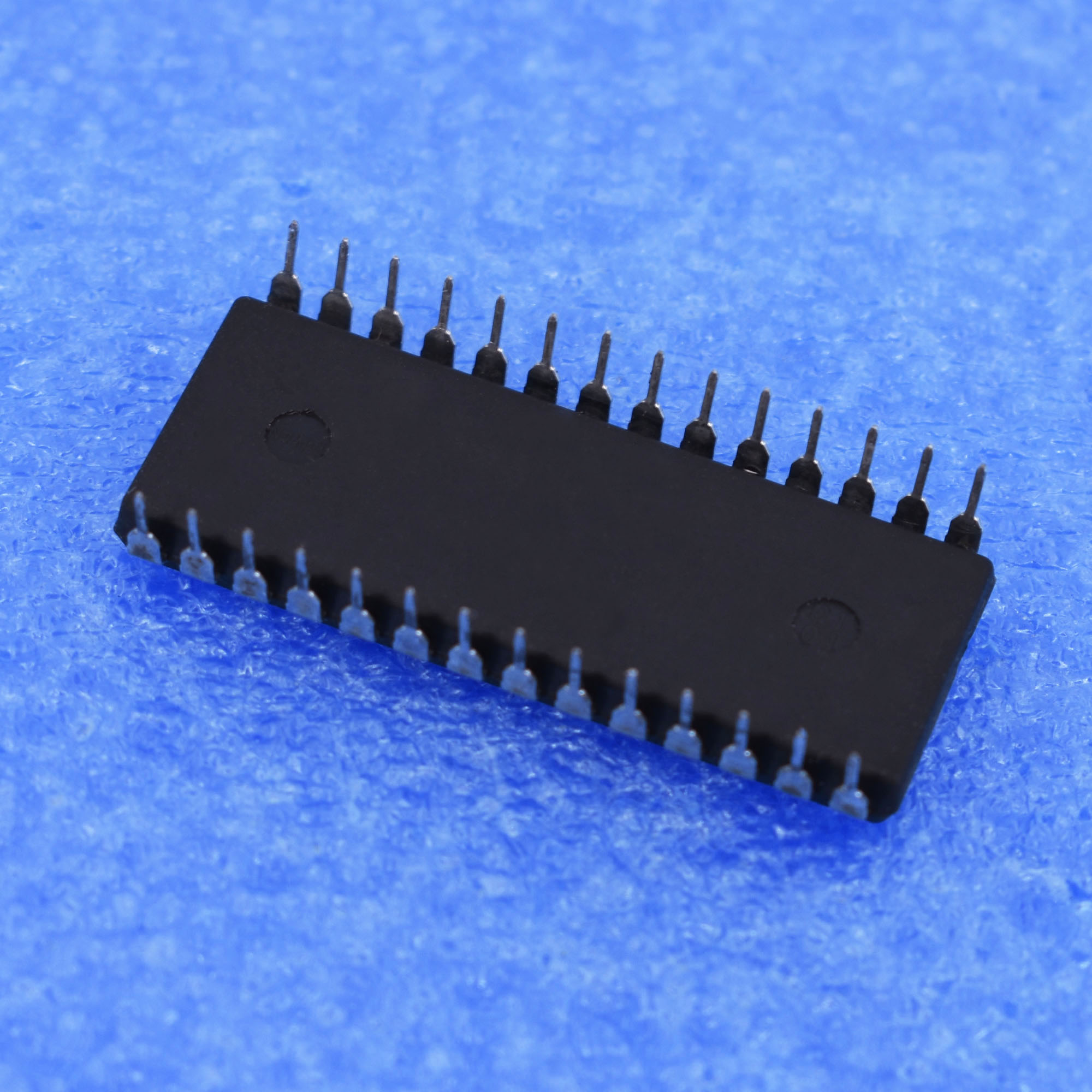 1PCS HMC515LP5ETR IC MMIC AMP VCO HBT 2OUT 32-QFN HMC515LP5 515LP5 HMC515LP5E 51