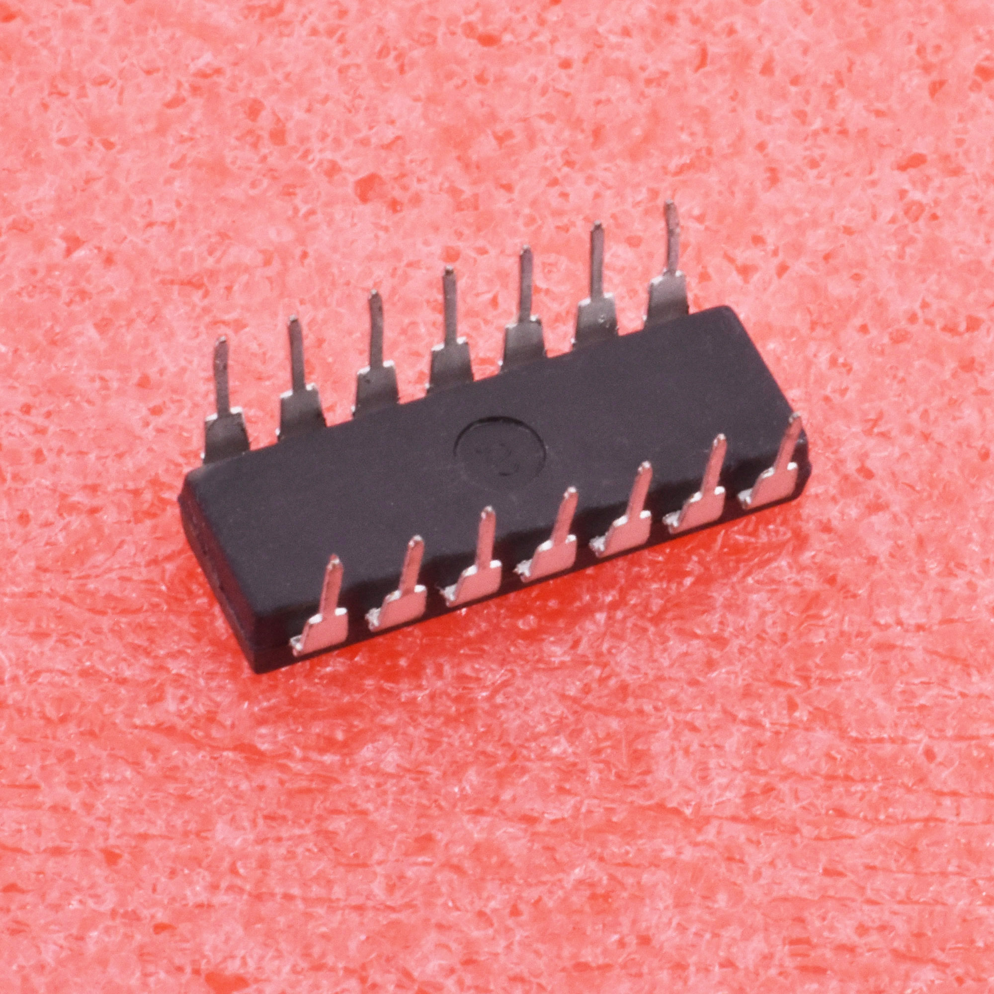 2 Pcs NEW LM2907N DIP-14 Frequency to Voltage Converter Free shipping