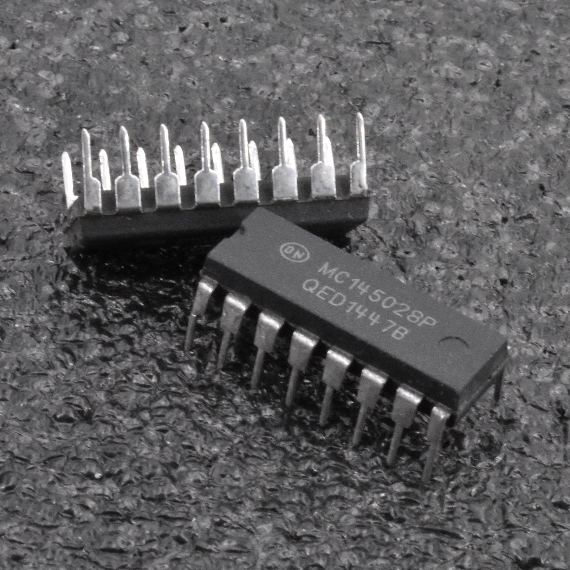 1//5PCS MC145026P MC145028P DIP 16PIN IC Encoder and Decoder Pairs CMOS
