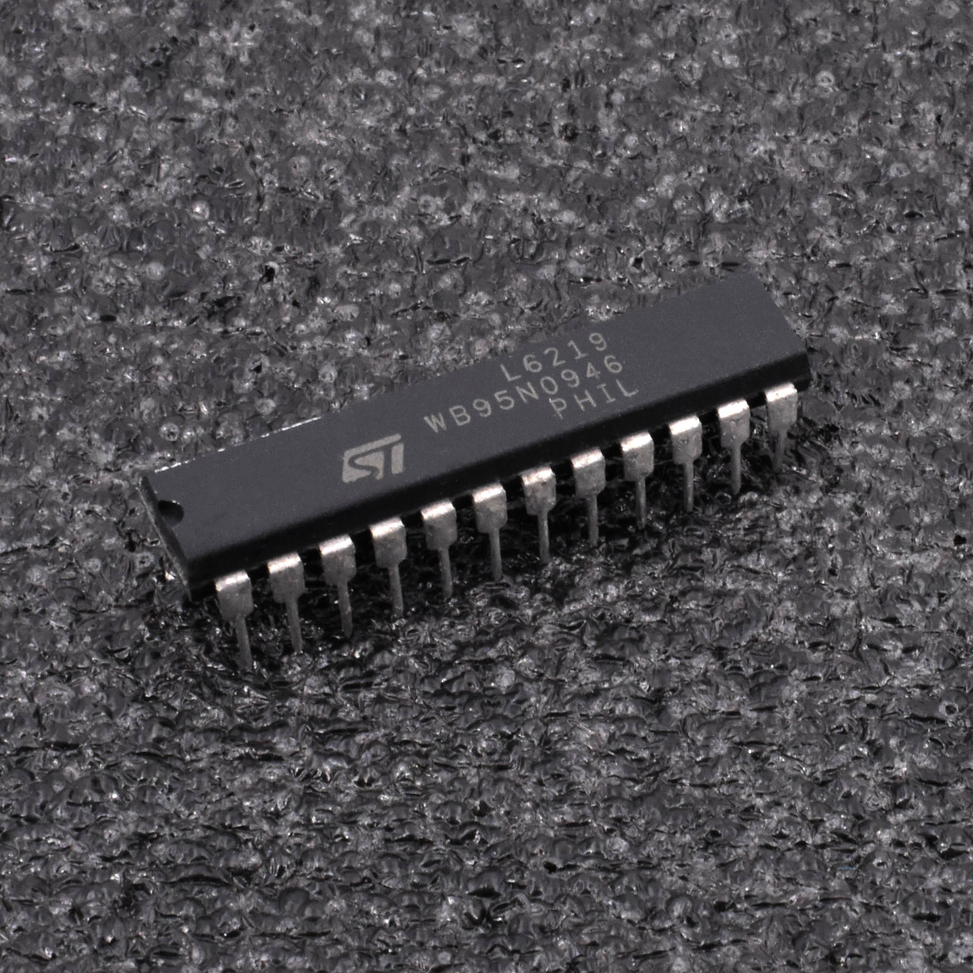 1PCS Controlador de motor paso a paso IC St DIP-24 L6219 E-L6219