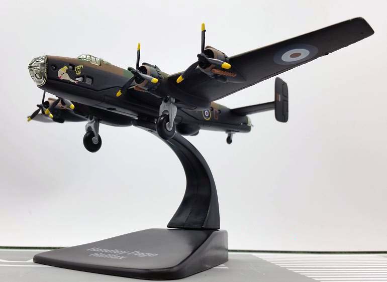 WW2 British Handley Page Halifax bomber aircraft 1/144 diecast plane